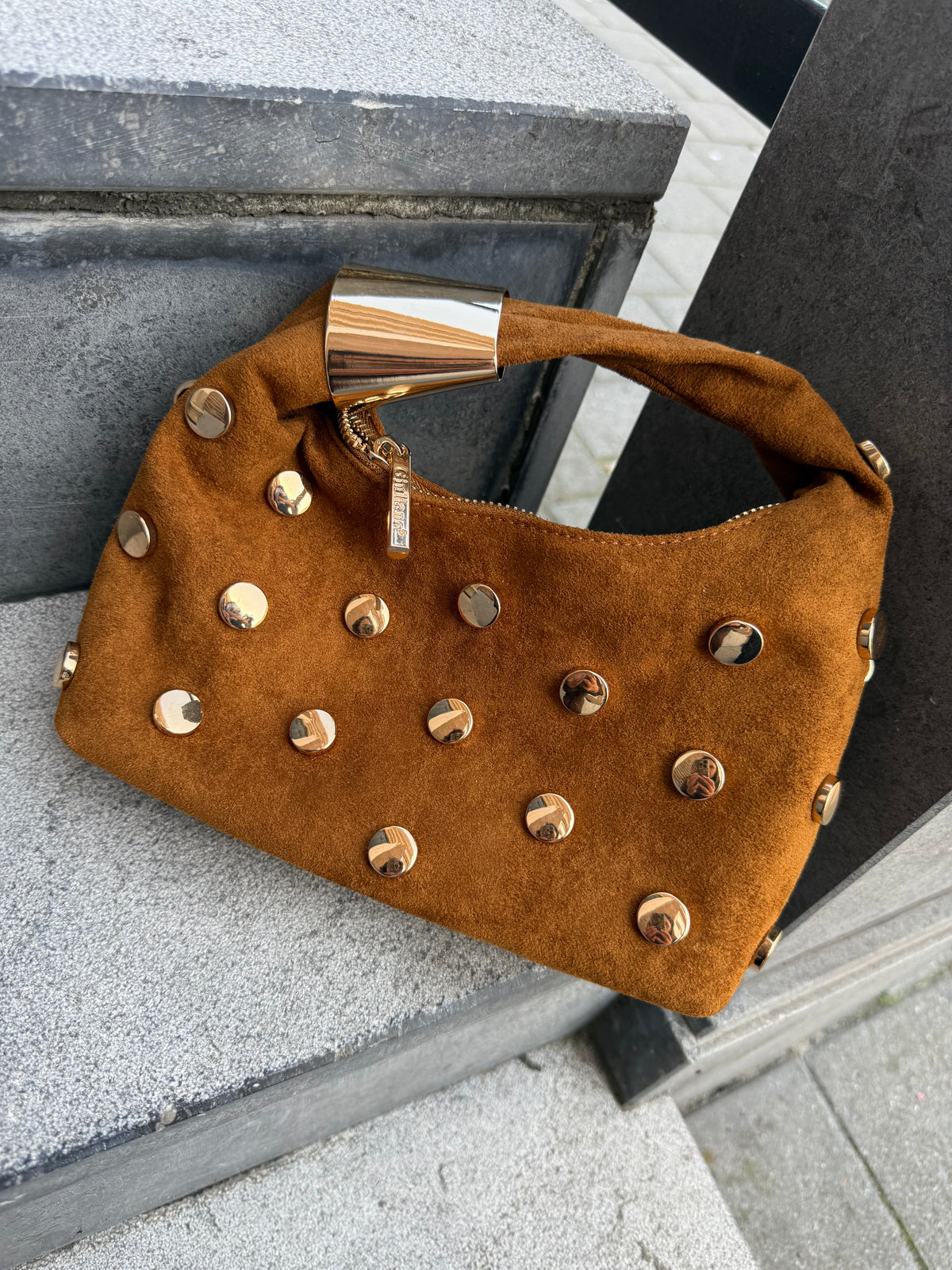 Suede schoudertas studs