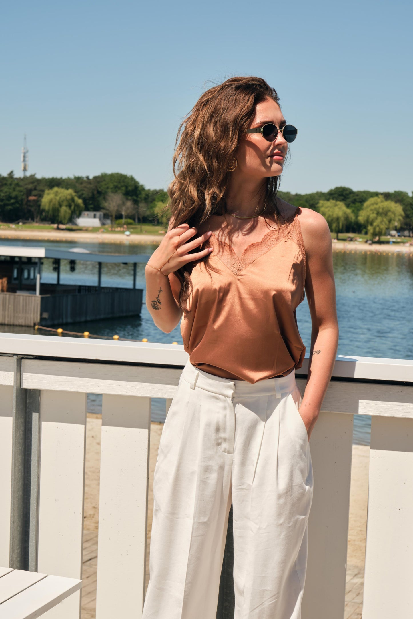 Satijn top camel/zwart